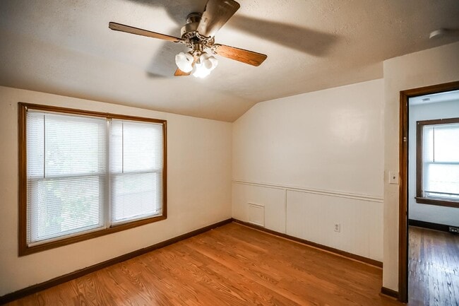 Building Photo - 409 E Melbourne Ave