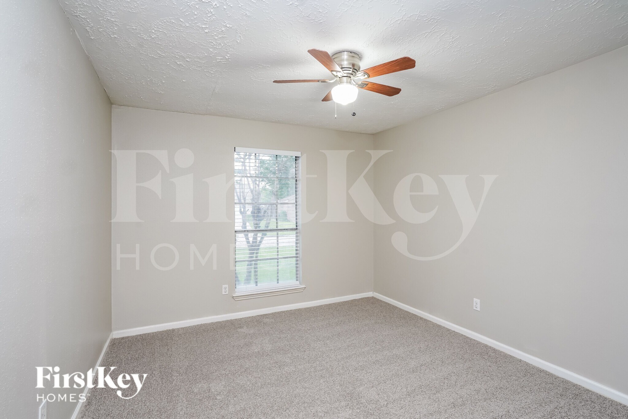 Building Photo - 17927 Lake Manor Dr