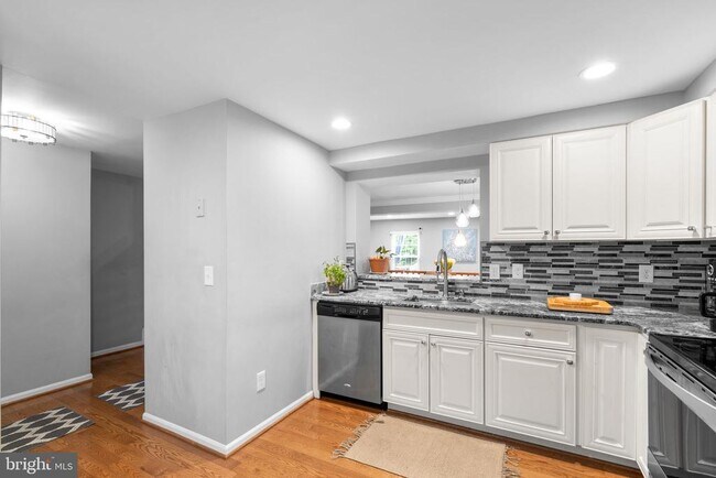 Building Photo - 43982 Choptank Terrace