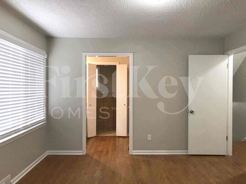 Building Photo - 8802 W 95th Terrace