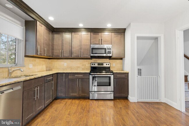 Building Photo - 235 Prospect Dr