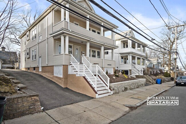 Building Photo - 42 Parsons St