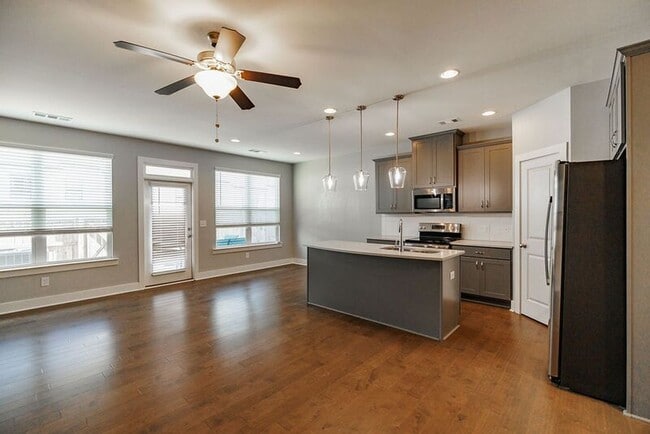 Building Photo - 38 Auburn Wds Dr