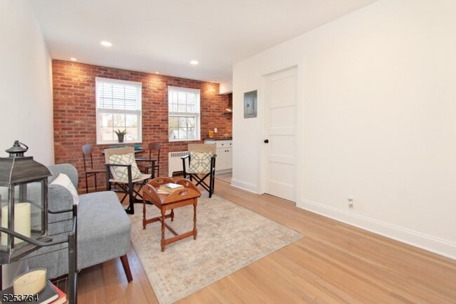 Building Photo - 378 Claremont Ave