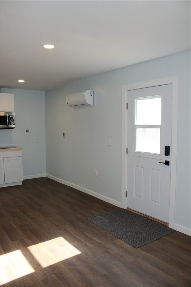 Building Photo - 5776 Katherine St