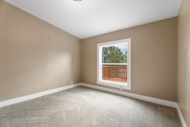 Building Photo - BRAND NEW FULL RENOVATION! Beautiful turn-key home available in Crooked River Ranch!