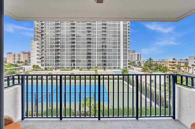 Building Photo - 525 N Ocean Blvd