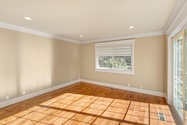 Building Photo - 2726 El Prado Rd