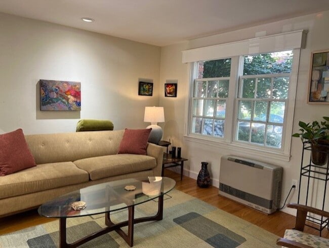 Building Photo - Spacious 2BR/1.5BA Townhouse Available February 15th!!  Great West End Location!!