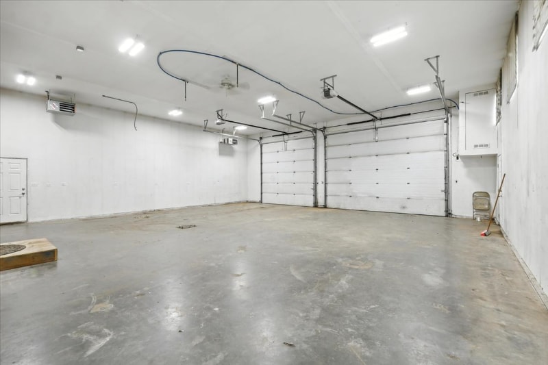 Building Photo - 6101 Lombard Cir