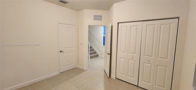 Building Photo - 2740 SE 26th Ave