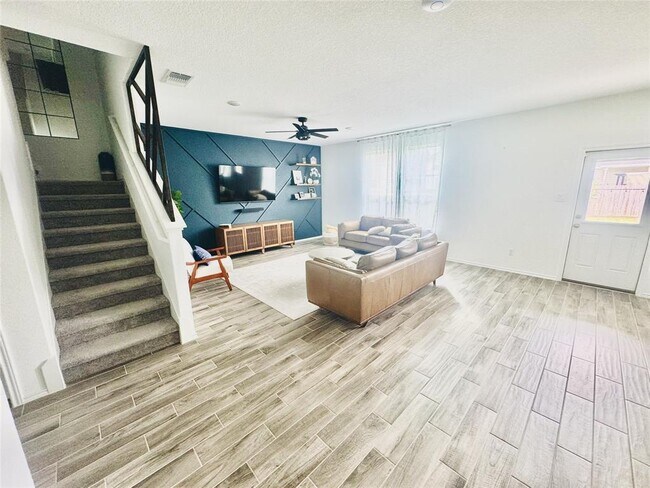 Building Photo - 1601 Holly Lk Dr