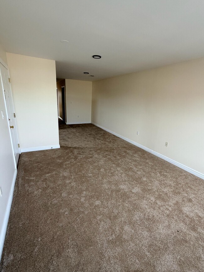 Building Photo - 606 Fulton St