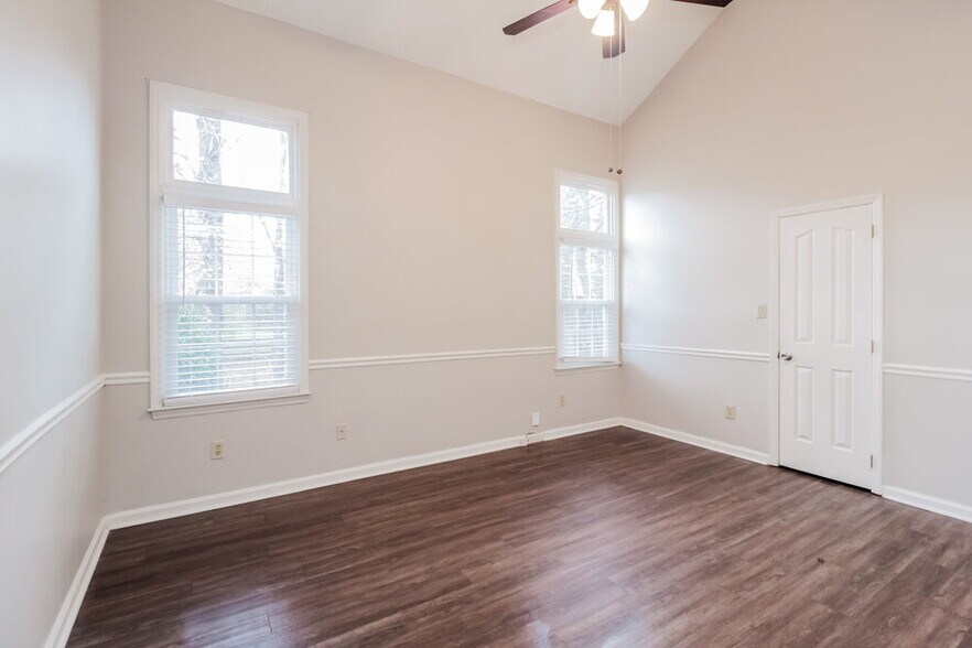 Building Photo - 7207 Glen Brook Ln