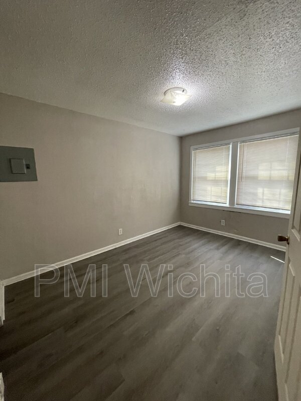 Building Photo - 1512 S Pattie St