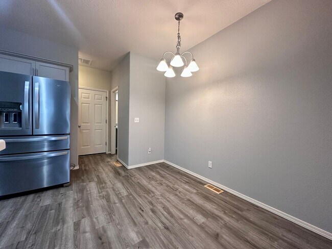 Building Photo - Modern Comfort Meets Convenience in Beaver...