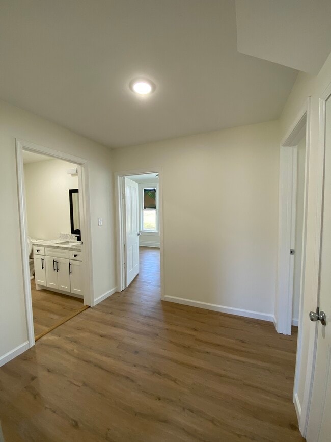 Building Photo - 628 E Tombigbee St