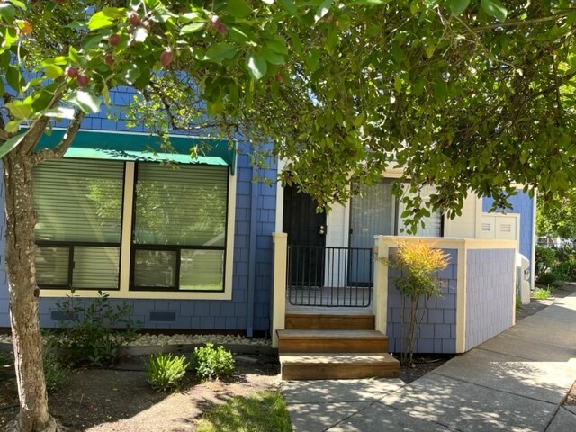 Primary Photo - 901 Russell Ave