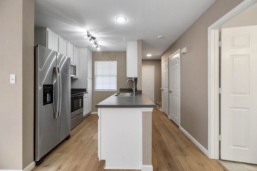 Building Photo - 1506 Cornerstone Ct