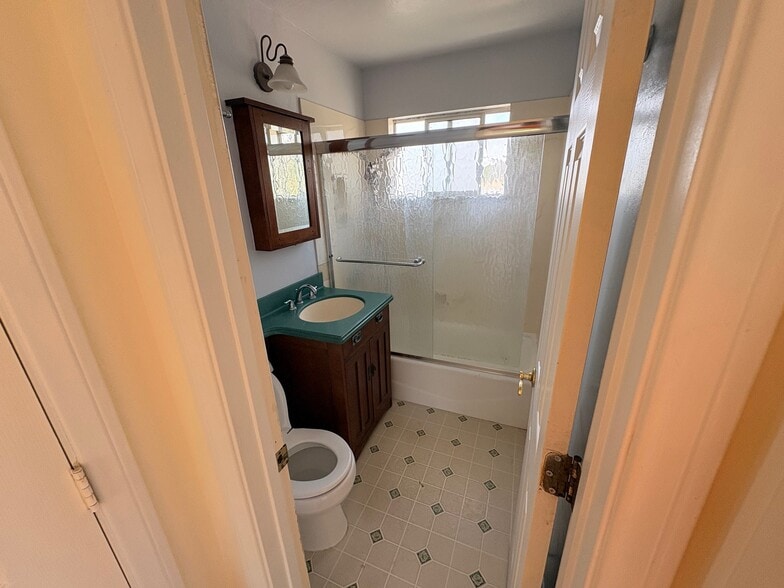 Building Photo - 6052 Horton Dr