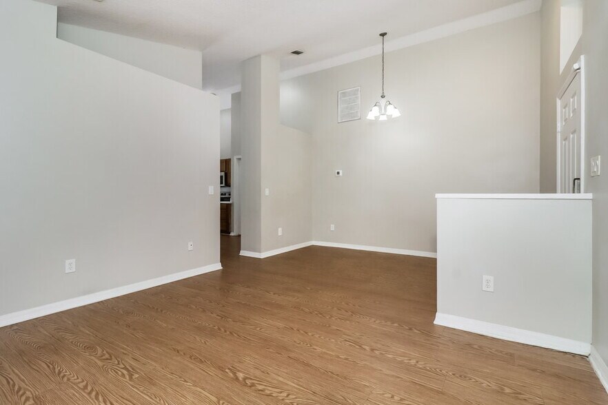 Building Photo - 30823 Birdhouse Dr