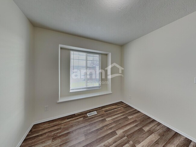 Building Photo - 16605 Sadie Ave