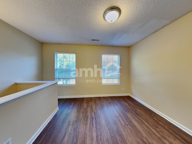 Building Photo - 1208 Scarlett Dr