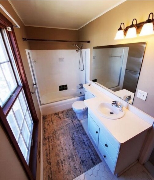 Building Photo - 37025 Brynford Dr