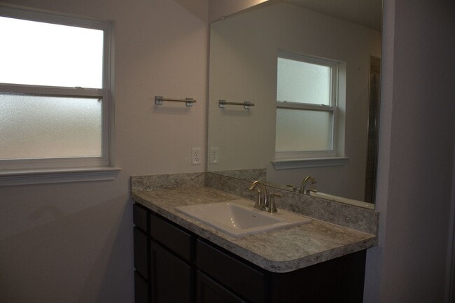 Building Photo - 4BR/2BA home available for rent in Weeki Wachee