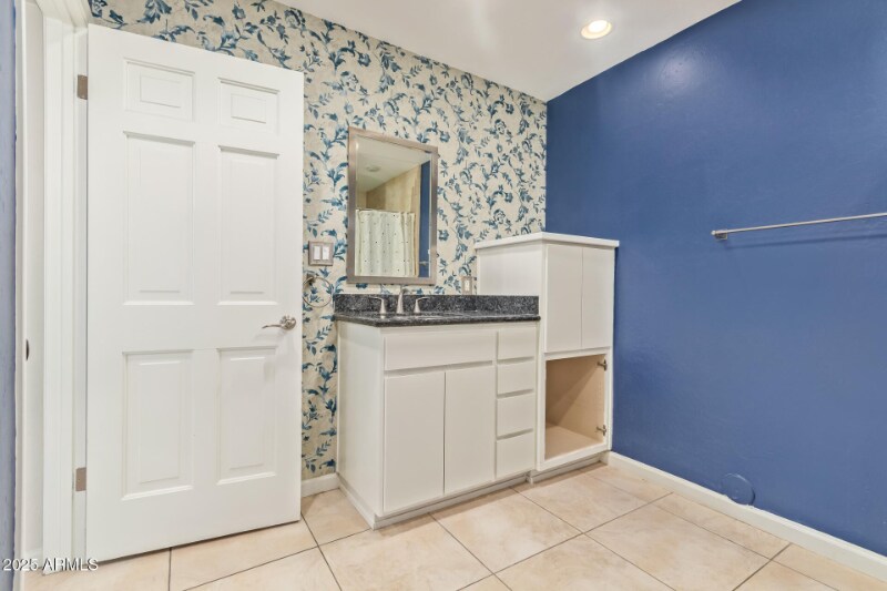 Building Photo - 5730 N Scottsdale Rd