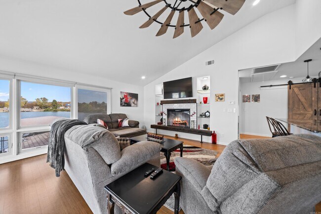 Building Photo - 100 Bayou Point