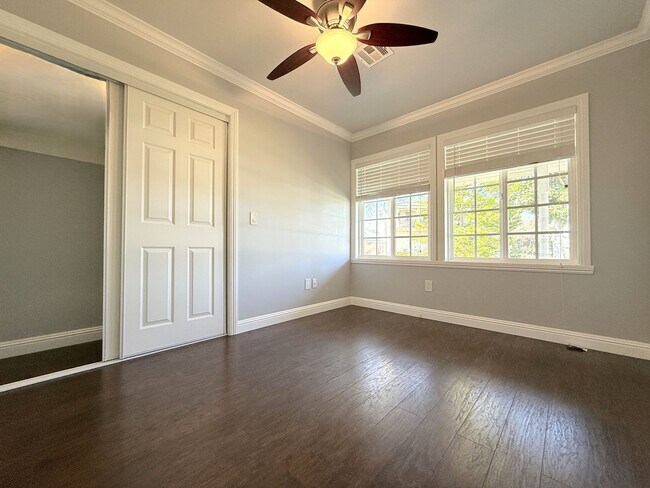 Building Photo - 6660 Charlesworth Ave