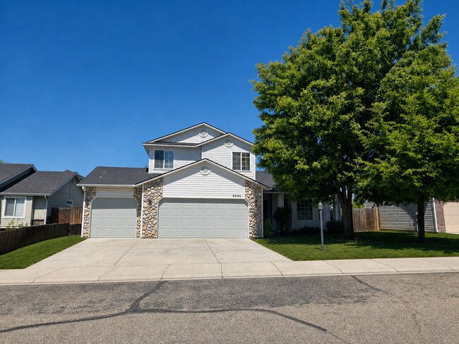 Building Photo - Spacious Home with 3-Car Garage, Two Living Areas & Covered Patio
