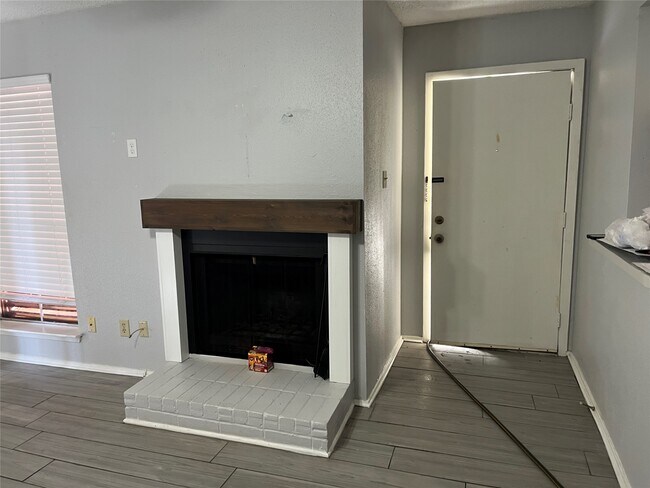Building Photo - 7600 Emmett F Lowry Expy