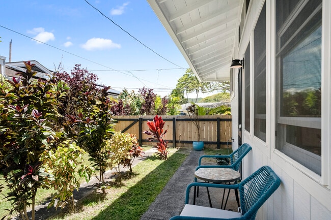 Outdoor sitting area - 244 Awakea Rd