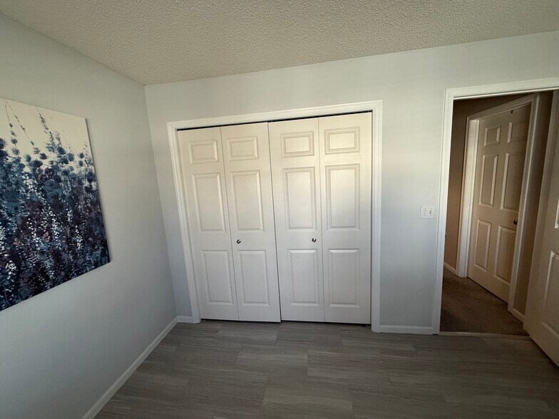 Building Photo - 452 W 84th St