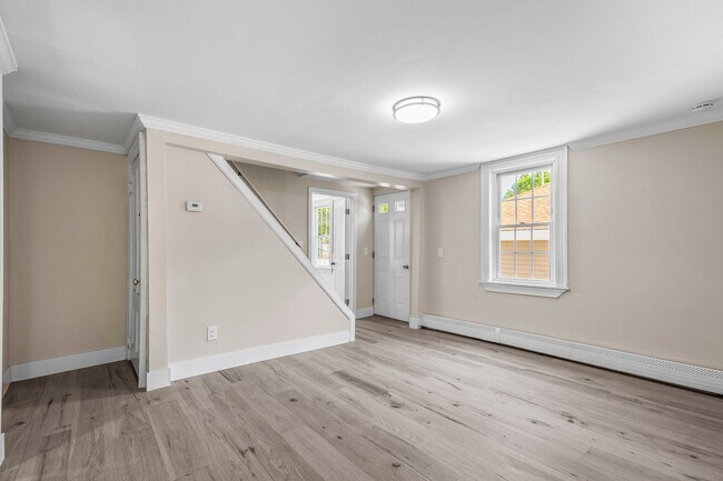 Building Photo - Beautifully Renovated 3-Bedroom Home in Ea...