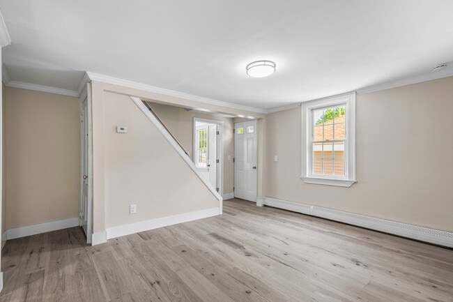 Building Photo - Beautifully Renovated 4-Bedroom Home in Ea...