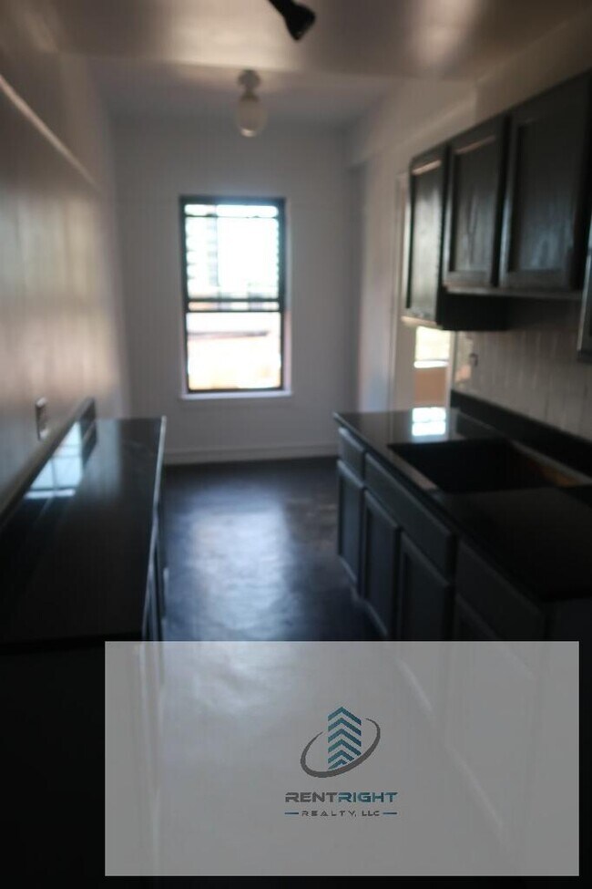 Building Photo - 426 W Briar Pl