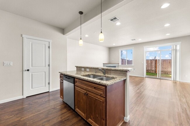 Building Photo - Gorgeous Townhome in Ridgefield!