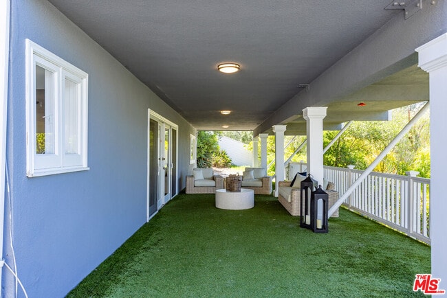 Building Photo - 3819 Sunswept Dr