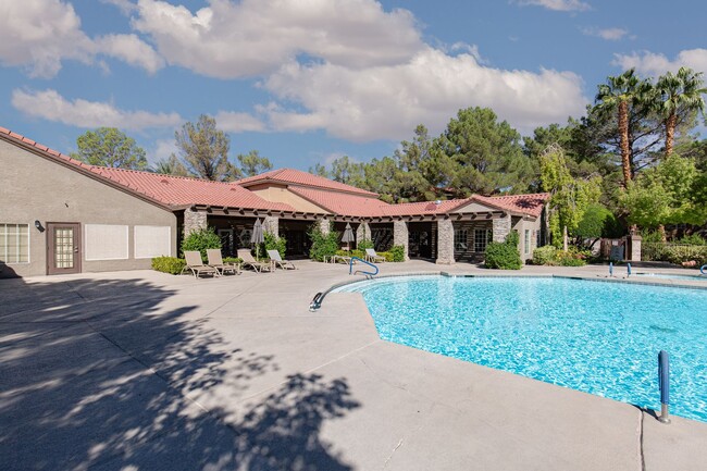 Building Photo - Second story unit overlooking pool in luxury Canyon Gate guard gated community
