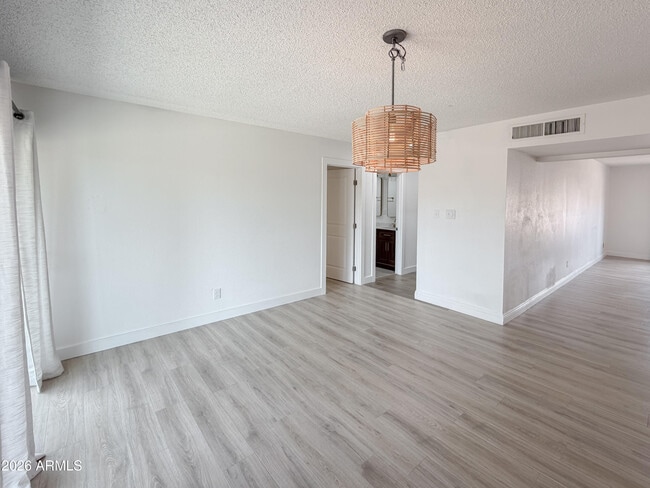 Building Photo - 1015 E Concorda Dr