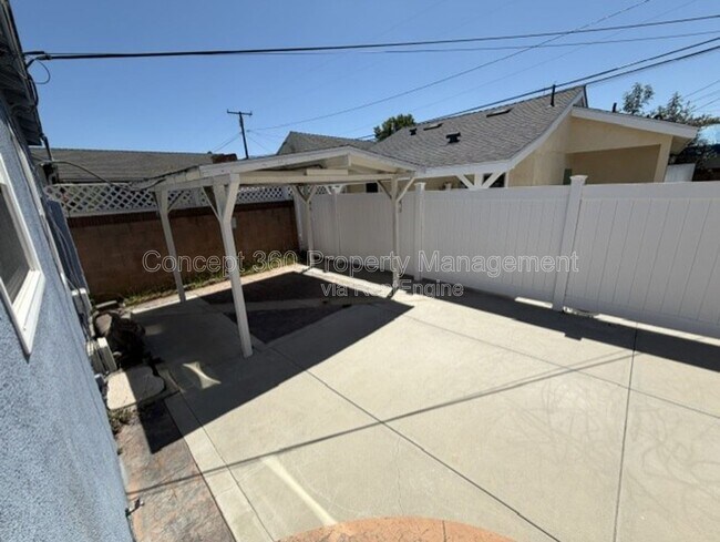 Building Photo - 2287 Belmont Ave