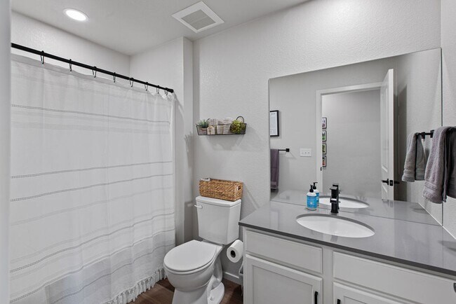 Building Photo - 3 bedroom 2.5 bath in Mosaic