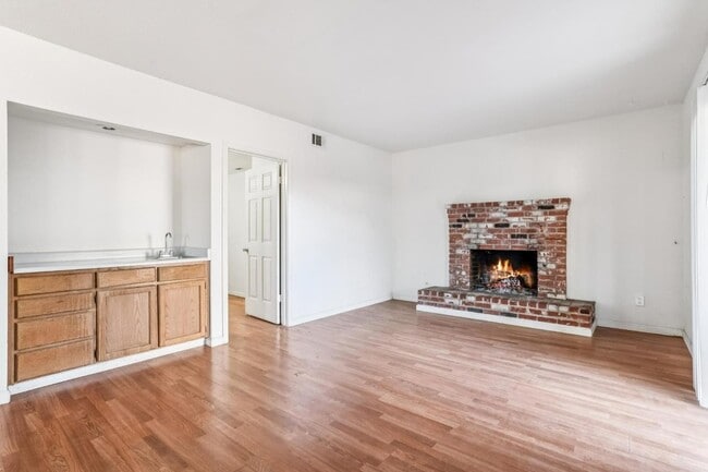 Building Photo - 2410 Lincoln Blvd