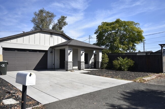 Building Photo - 1953 Juliesse Ave