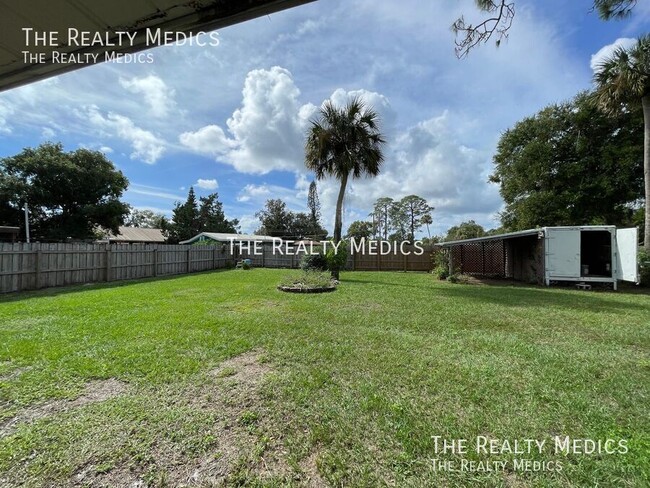 Building Photo - Spacious 4-Bedroom, 2-Bathroom Home with F...