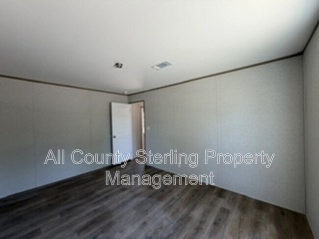 Building Photo - 139 SE Perfect Ct