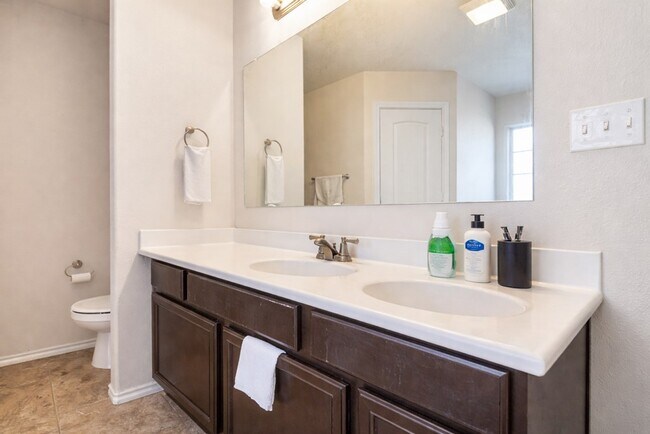 Building Photo - 912 Purdue St